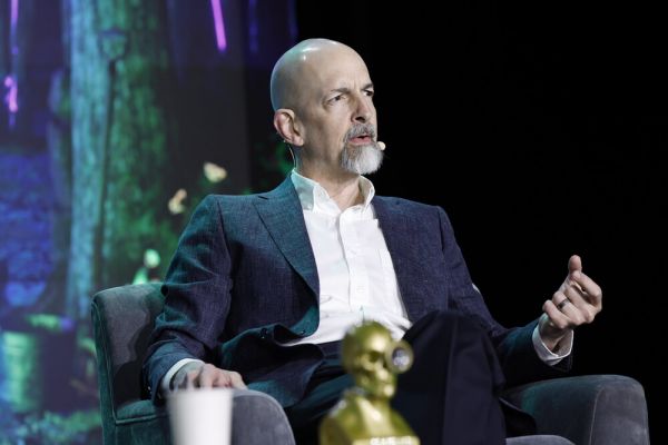 Neal Stephenson Believes the Metaverse Still Has a Bright Future | PlayToEarn